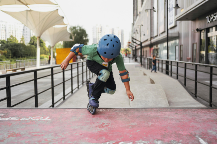 Jaké kolečkové brusle pro vaše dítě? Podívejte se na Průvodce městskými sporty!
