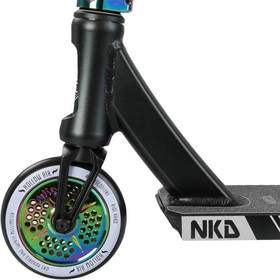 Výkonný pouliční skútr Lehký NKD Fuel Black & Rainbow Wys. 84 cm