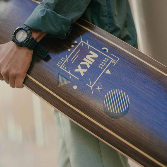 Longboard pro tanečníky NKX Geometric Gold 122 cm