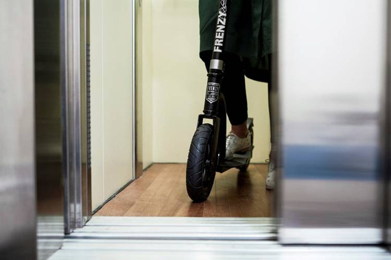 Rekreační koloběžka FRENZY 230mm Pneumatická černá