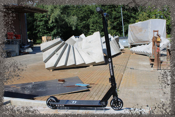 Longway Adam Pro Performance Scooter Black wys. 81 cm