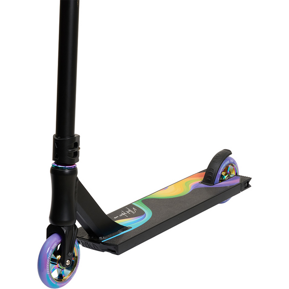 Výkonnostní skútr NKD Rally V4 Black & Rainbow wys. 83 cm