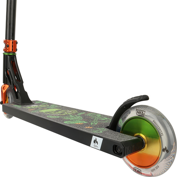 Vysoce výkonný skútr NKD Nitro Street Rasta. 91 cm