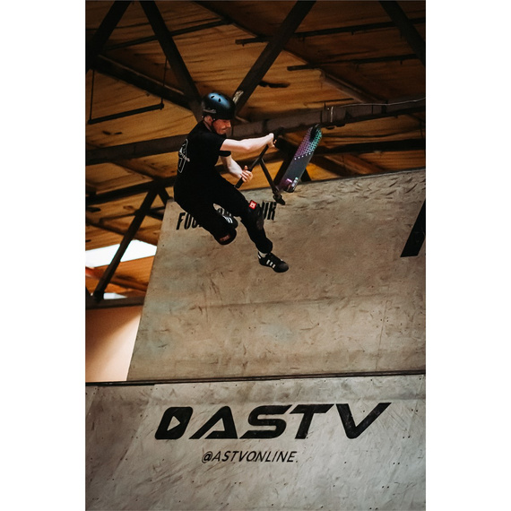 Dětská výkonná koloběžka SLAMM Assault oranžová 84 cm