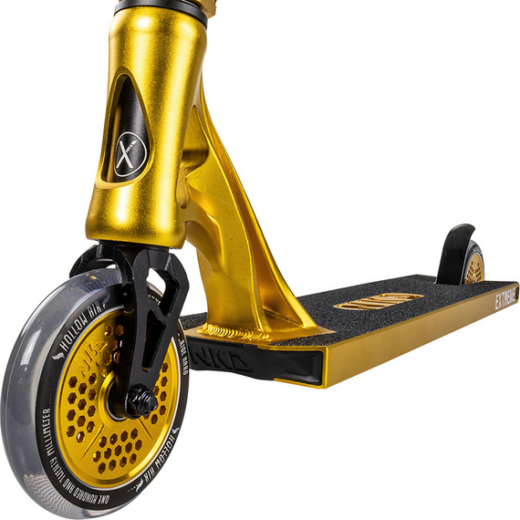 Výkonnostní koloběžka Velká hliníková lehká široká řídítka a platforma NKD Extreme Goldanodized wys. 91 cm