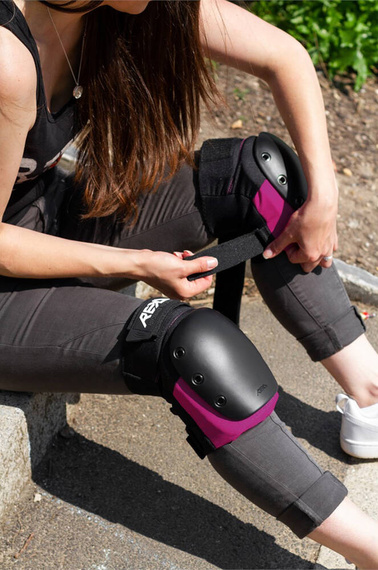 REKD Rampové chrániče kolen černá růžová 