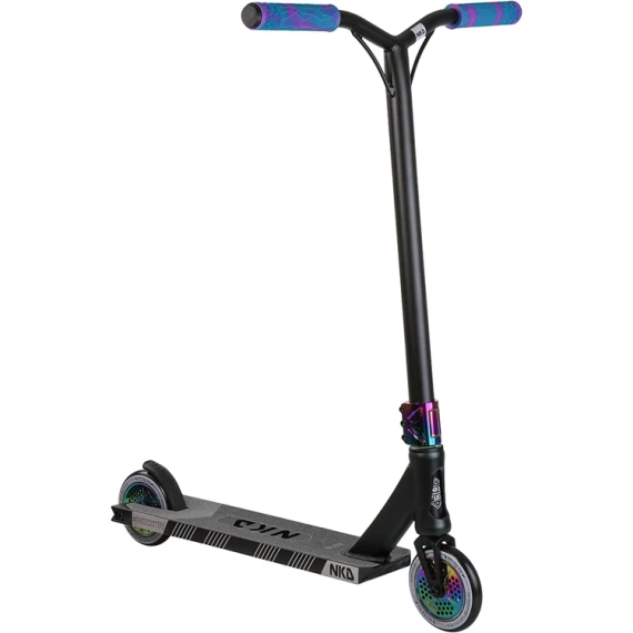 Výkonný pouliční skútr Lehký NKD Fuel Black & Rainbow Wys. 84 cm