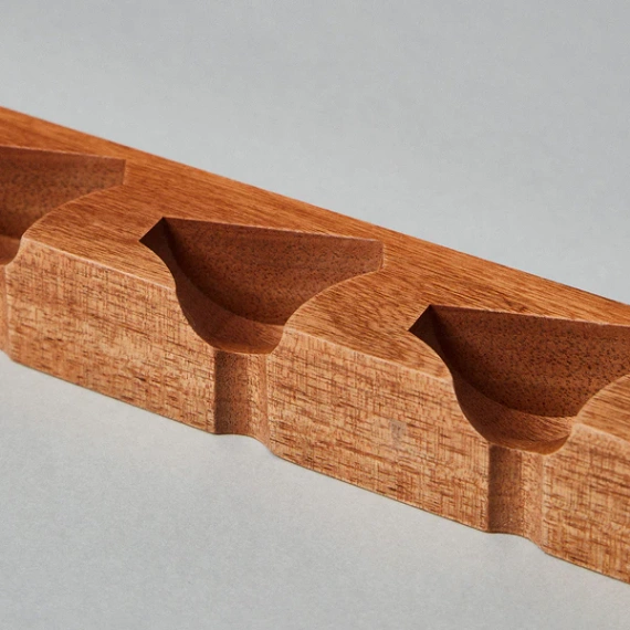 KROM Cliff John Mahagonový věšák na kendamy