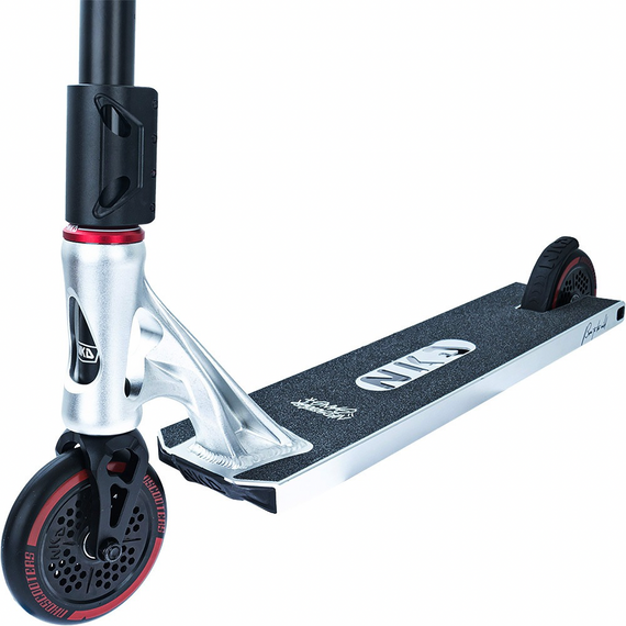 Výkonnostní skútr NKD Extreme Raw wys. 91 cm