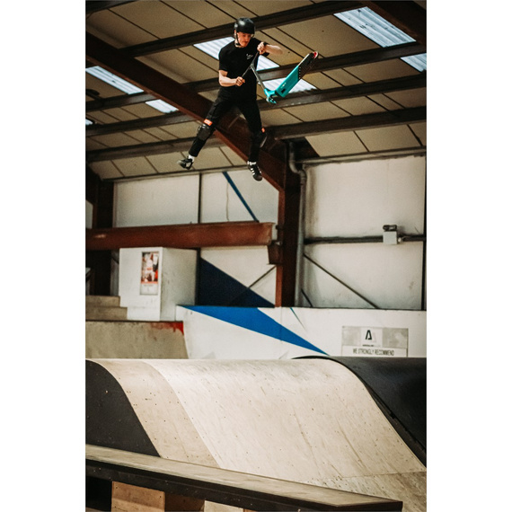 Dětská výkonná koloběžka SLAMM Assault oranžová 84 cm