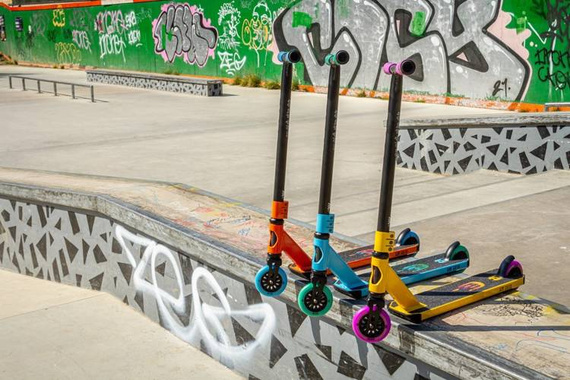 Výkonnostní koloběžka 74 cm SLAMM Tantrum V9 Black and Purple