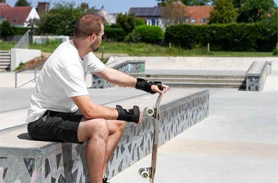 REKD Chrániče zápěstí černé L