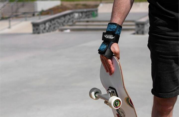 Chrániče zápěstí REKD Black/Blue XL