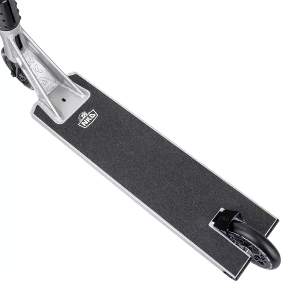 Vysoce výkonný hliníkový silniční skútr. 93 cm Light NKD UFO Silver/Raw