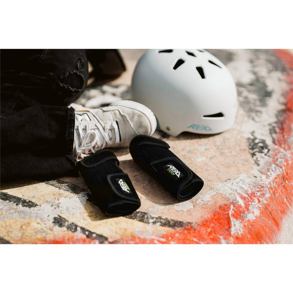 REKD Energy Freedom chrániče zápěstí černé 