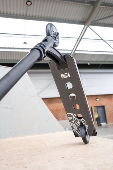 CORE CD1 Kompletní kaskadérská koloběžka červená/černá wys. 81 cm