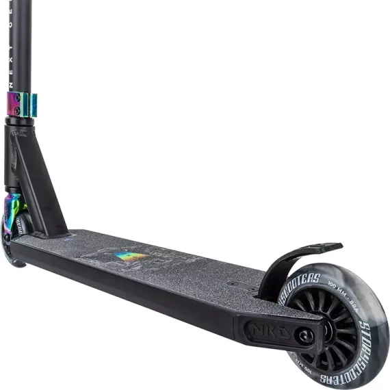 Hliníková lehká koloběžka pro mladé jezdce NKD Next Generation Stunt Black & Rainbow wys. 79,4 cm