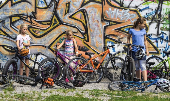 KUbikes 20S DISC superlehké dětské kolo Černá a modrá