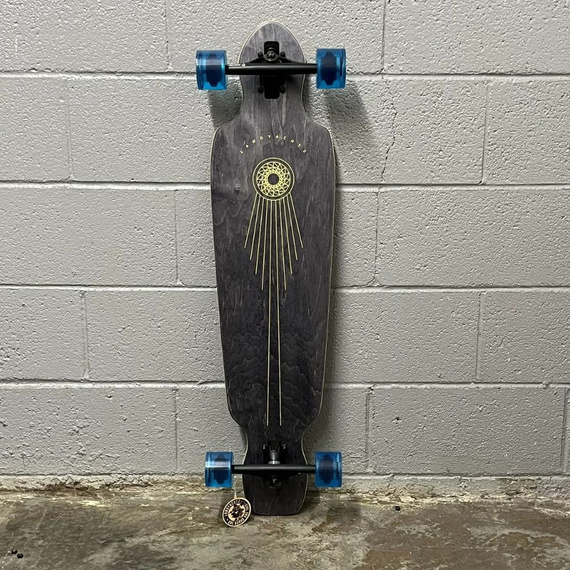 Longboard LandYachtz Battle Axe Space Rock Black 96,5 cm