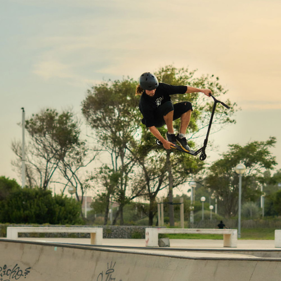 NKD RIZZ Stunt Scooter Black 81 cm