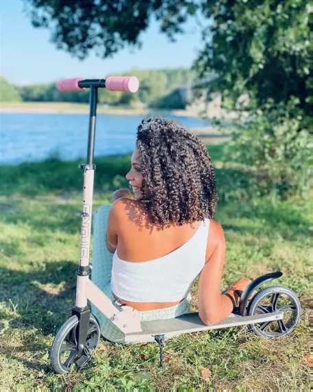 Dopravní koloběžka pro mládež s velkými koly Story LUX Rose