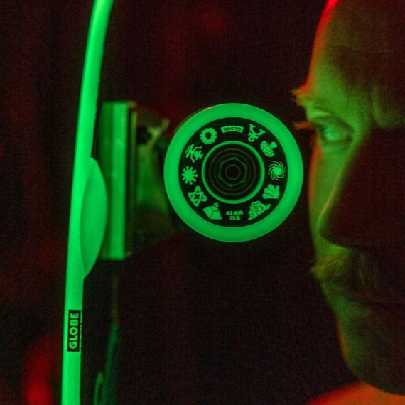 Cruiser GLOBE Big Blazer Hypnagog skateboard 81,2 cm