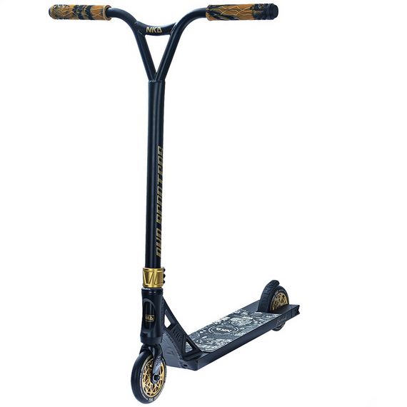 Výkonnostní pouliční skútr Lehký NKD GAS Black and Gold wys. 85 cm