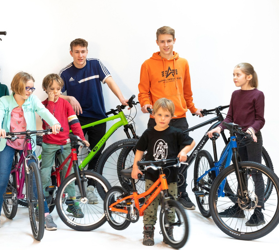 Lehké dětské a mládežnické kolo KUbikes 26 černo-modro-červené