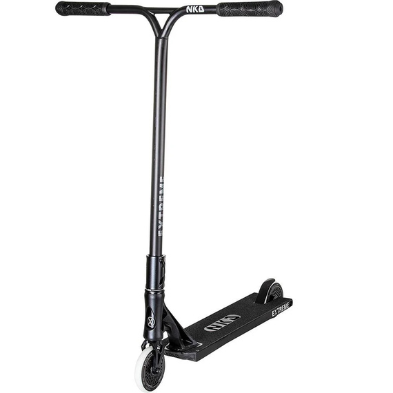 Výkonnostní koloběžka Velká hliníková lehká široká řídítka a platforma NKD Extreme Black wys. 91 cm