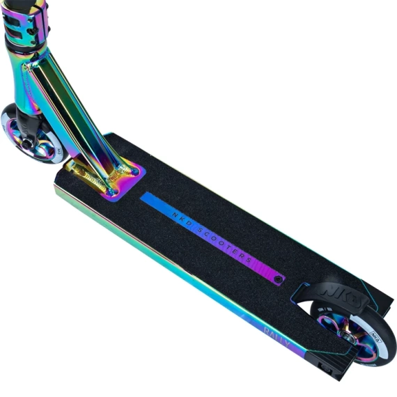 Výkonnostní skútr NKD Rally V4 XS Rainbow wys. 73 cm