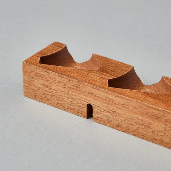 KROM Cliff John Mahagonový věšák na kendamy