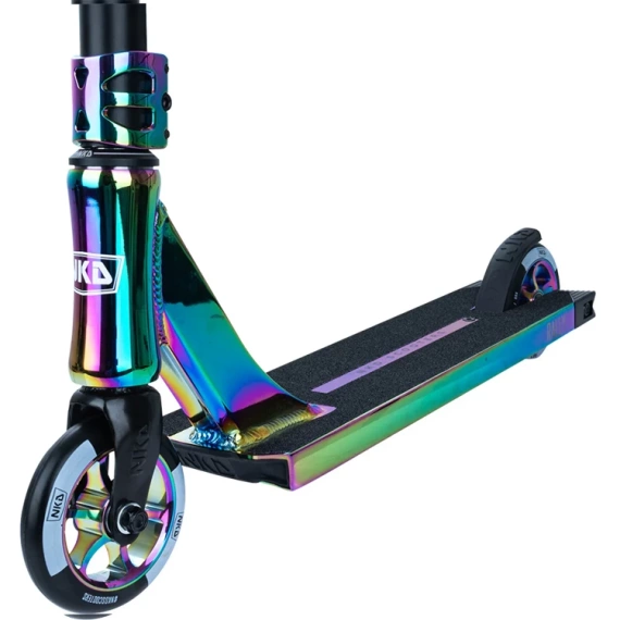 Výkonnostní skútr NKD Rally V4 XS Rainbow wys. 73 cm