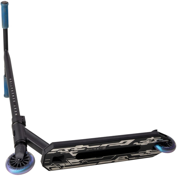 NKD Next Generation Black/Blue Vysoce výkonná hliníková lehká koloběžka pro mladé jezdce. 79,4 cm