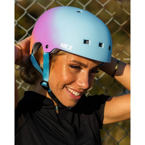 NKX Brain Saver Skateboardová helma Rainbowfade M