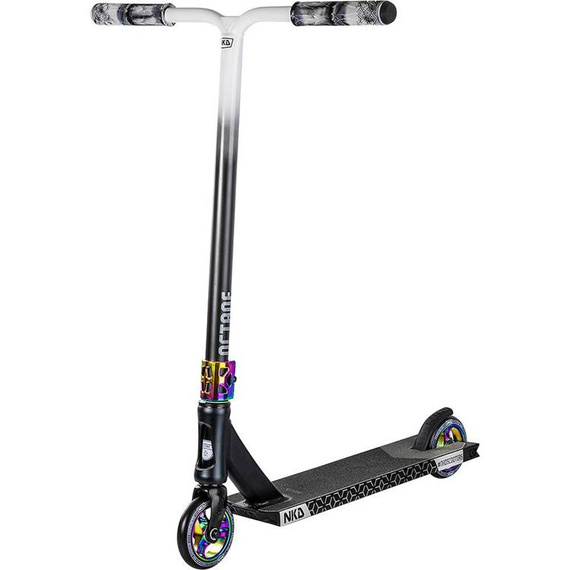 Výkonný skútr NKD Octane Black a Rainbow High. 82 cm 