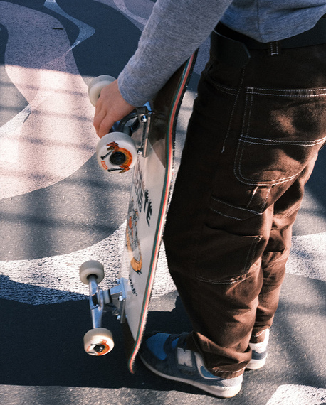 GLOBE Kids Softie Mid skateboard - Dark Maple/Concrete Dreams 8.25"