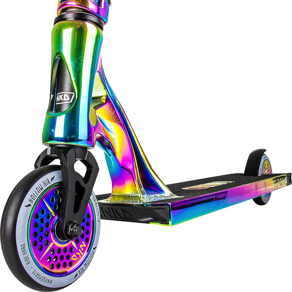 Výkonnostní koloběžka Velká hliníková lehká široká platforma NKD Turbine Rainbow High 87 cm