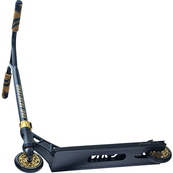 Výkonnostní pouliční skútr Lehký NKD GAS Black and Gold wys. 85 cm