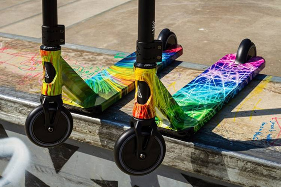 Výkonný skútr 86,5 cm SLAMM Strobe V4 Surge