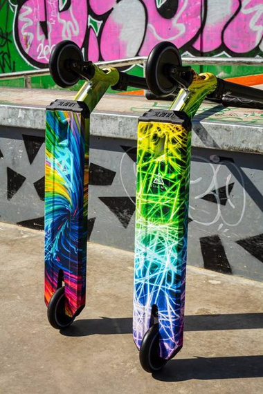 Výkonný skútr 86,5 cm SLAMM Strobe V4 Surge