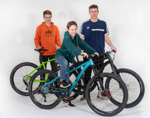 Lehké dětské a mládežnické kolo KUbikes 26 Black and Red