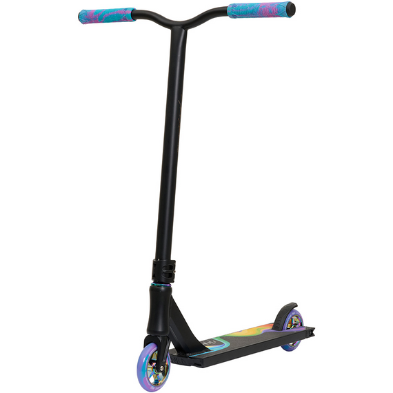 Výkonnostní skútr NKD Rally V4 Black & Rainbow wys. 83 cm
