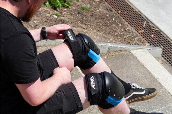 Ochraniacze REKD Ramp Knee Pads Czarno Niebieskie