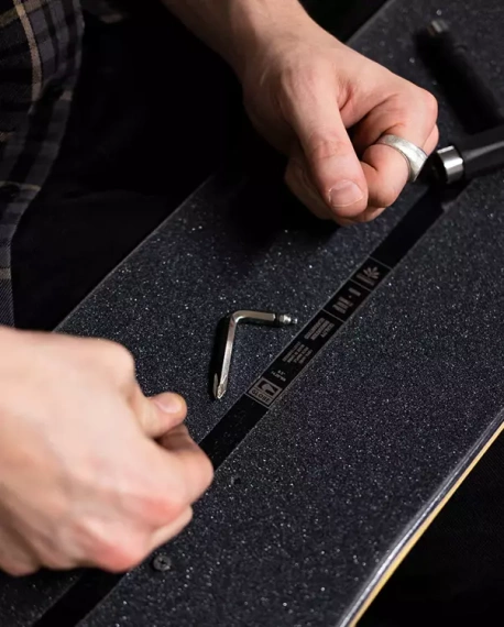 Cruiser GLOBE Big Blazer Melted Mountains 81,2 cm skateboard