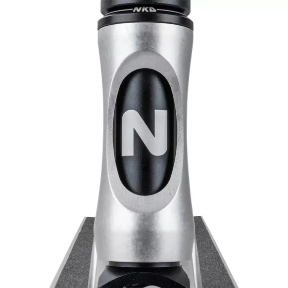 Vysoce výkonný hliníkový silniční skútr. 93 cm Light NKD UFO Silver/Raw