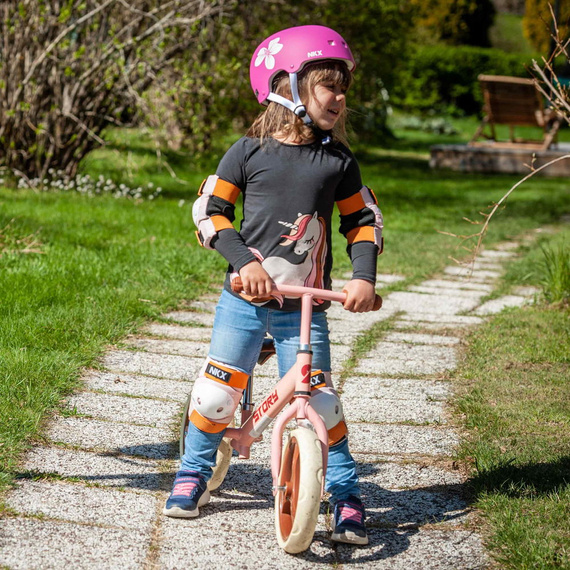 NKX Brain Saver Flower Pink and White Skateboardová helma