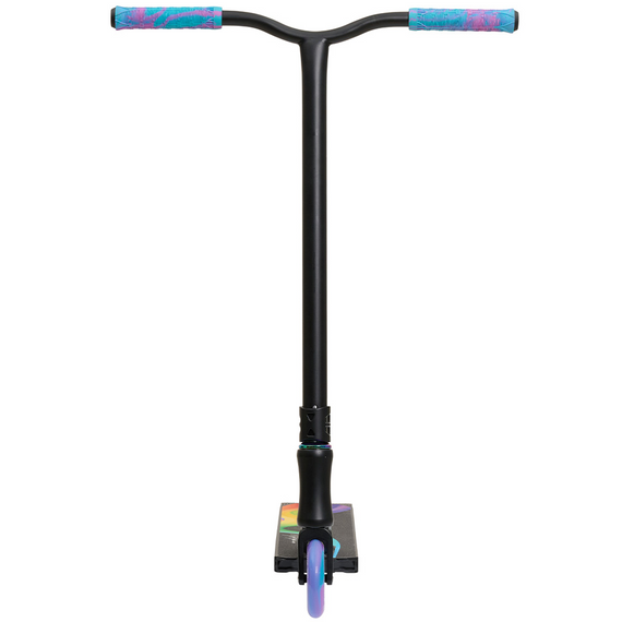 Výkonnostní skútr NKD Rally V4 Black & Rainbow wys. 83 cm