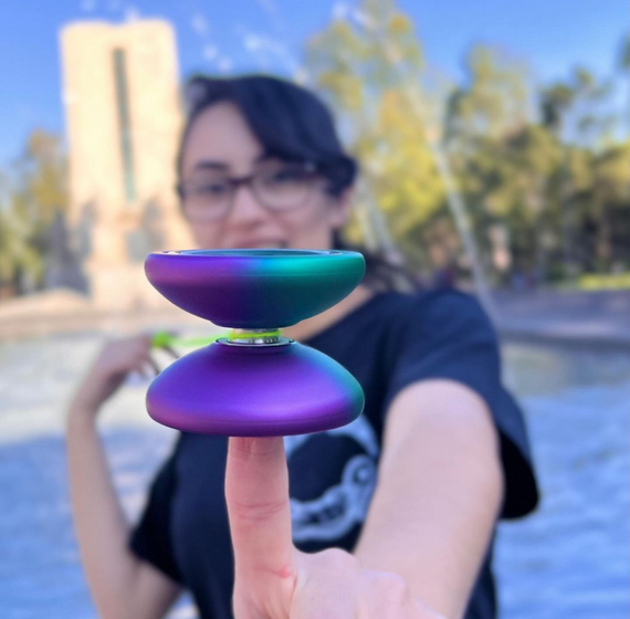 Yoyo pro pokročilé YoYoFactory Axolotl Metal Gold