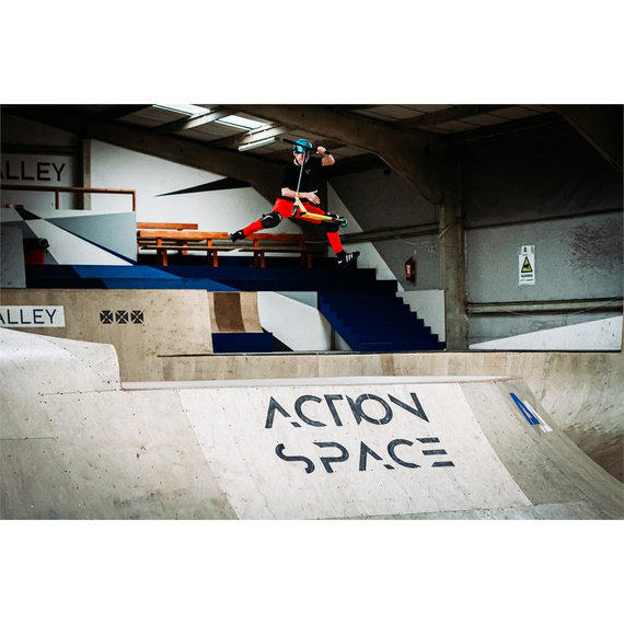 Dětská výkonná koloběžka SLAMM Assault oranžová 84 cm