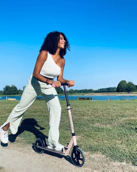 Dopravní koloběžka pro mládež s velkými koly Story LUX Rose